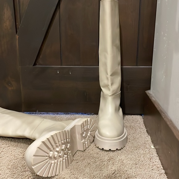 Boots - Picture 3 of 4